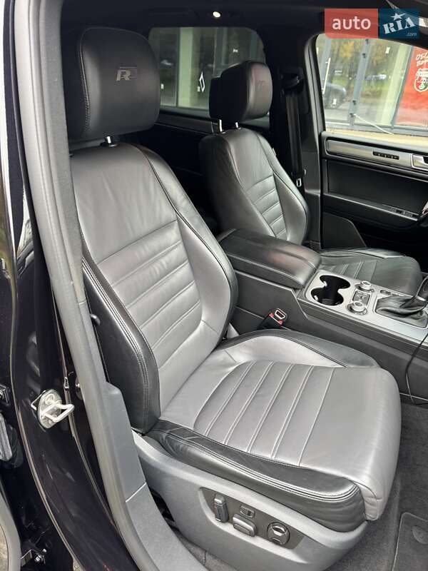 Внедорожник / Кроссовер Volkswagen Touareg 2015 в Ровно