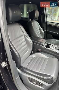 Внедорожник / Кроссовер Volkswagen Touareg 2015 в 