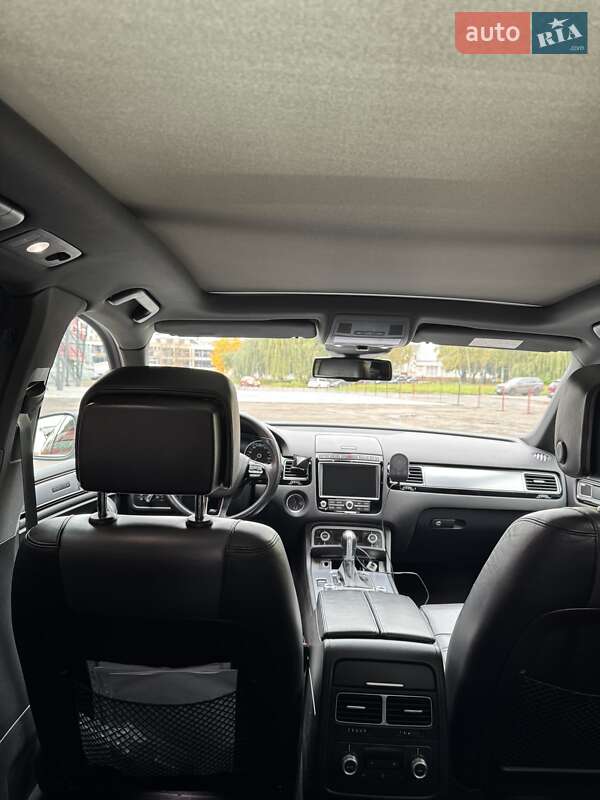 Внедорожник / Кроссовер Volkswagen Touareg 2015 в Ровно