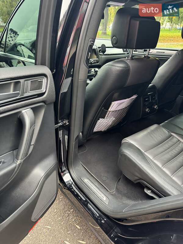 Внедорожник / Кроссовер Volkswagen Touareg 2015 в Ровно