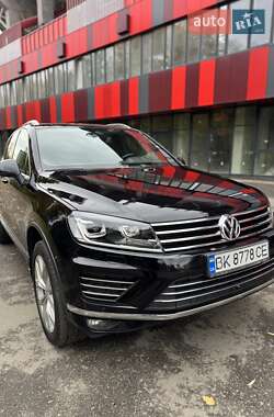 Внедорожник / Кроссовер Volkswagen Touareg 2015 в 