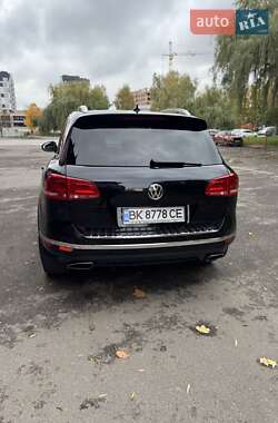 Внедорожник / Кроссовер Volkswagen Touareg 2015 в 