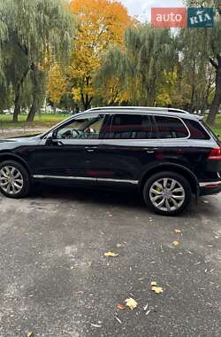 Внедорожник / Кроссовер Volkswagen Touareg 2015 в 