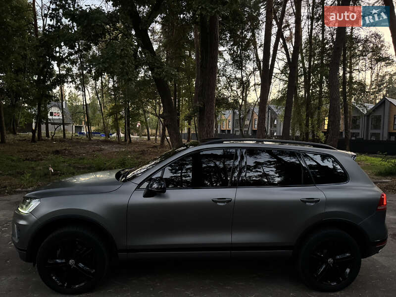 Позашляховик / Кросовер Volkswagen Touareg 2017 в Києві