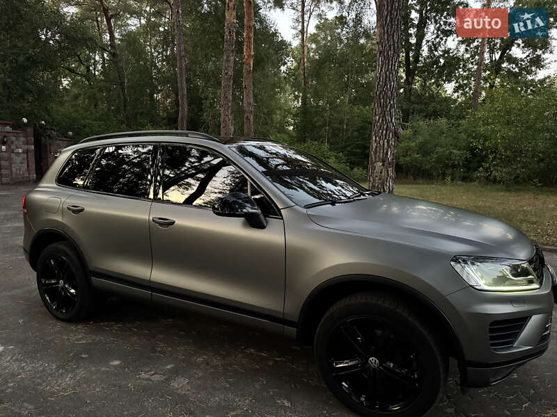 Позашляховик / Кросовер Volkswagen Touareg 2017 в Києві