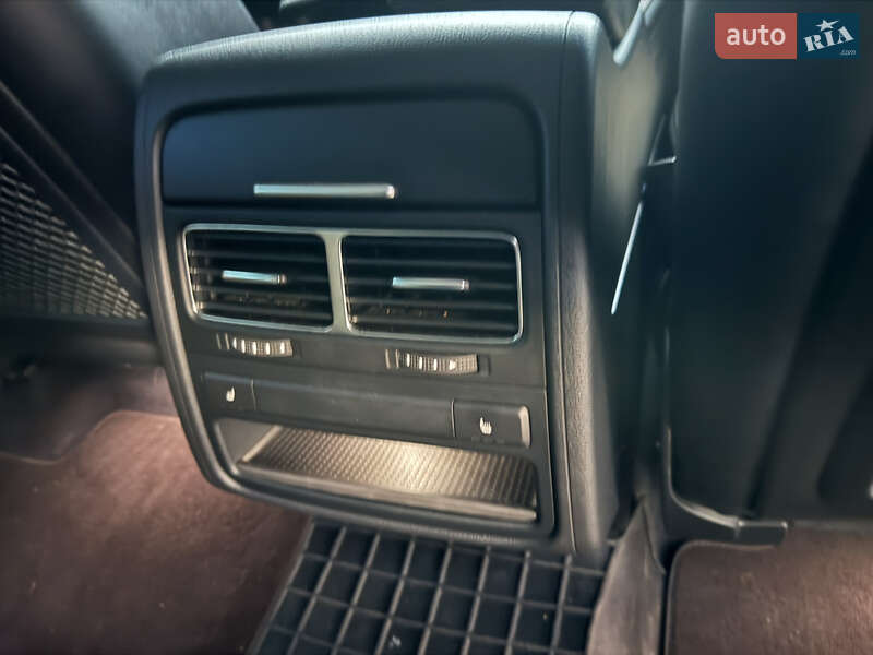 Позашляховик / Кросовер Volkswagen Touareg 2017 в Києві