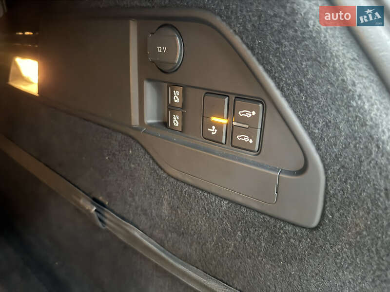 Позашляховик / Кросовер Volkswagen Touareg 2017 в Києві