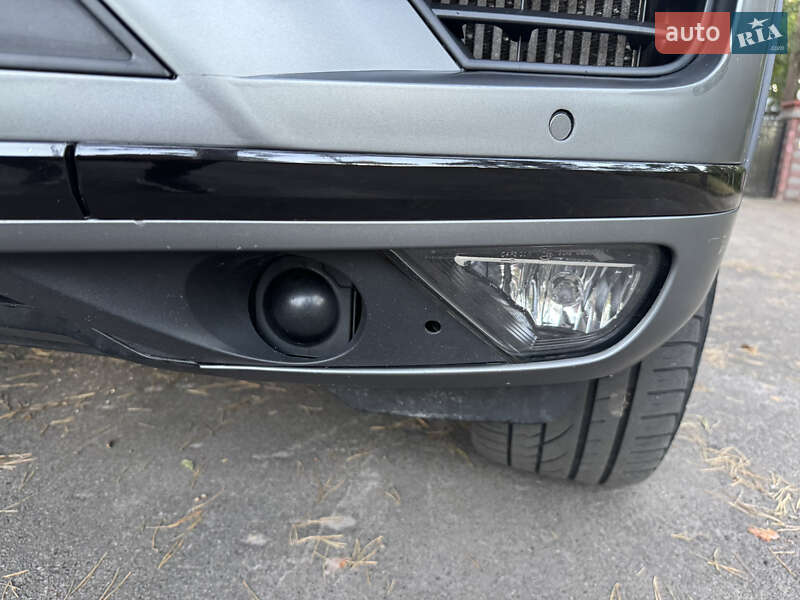 Позашляховик / Кросовер Volkswagen Touareg 2017 в Києві