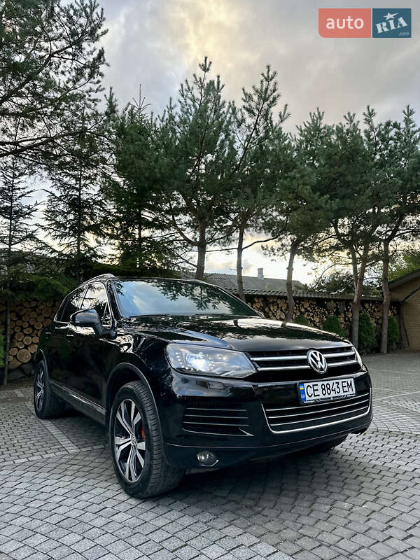 Внедорожник / Кроссовер Volkswagen Touareg 2011 в Черновцах