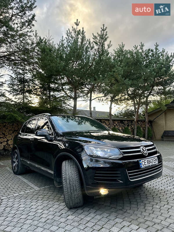 Внедорожник / Кроссовер Volkswagen Touareg 2011 в Черновцах