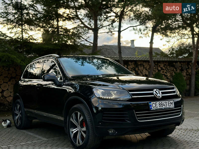 Внедорожник / Кроссовер Volkswagen Touareg 2011 в Черновцах