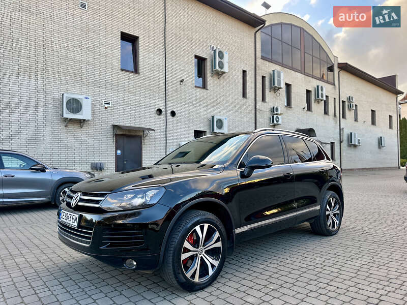 Внедорожник / Кроссовер Volkswagen Touareg 2011 в Черновцах