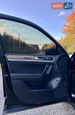 Внедорожник / Кроссовер Volkswagen Touareg 2011 в 