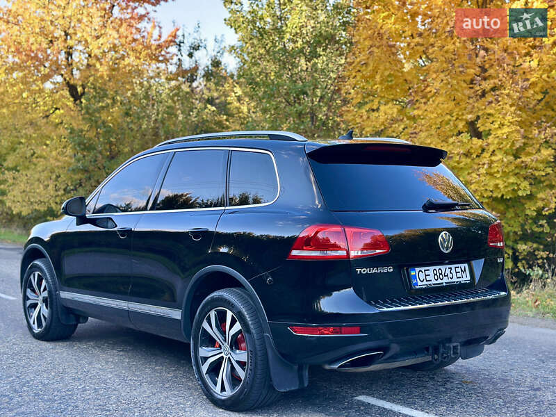 Внедорожник / Кроссовер Volkswagen Touareg 2011 в Черновцах