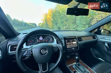 Внедорожник / Кроссовер Volkswagen Touareg 2011 в 
