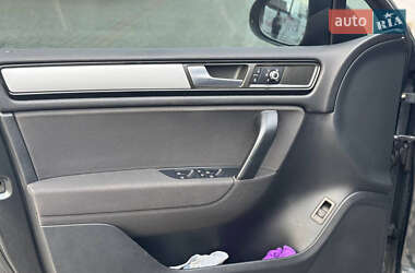 Внедорожник / Кроссовер Volkswagen Touareg 2013 в 