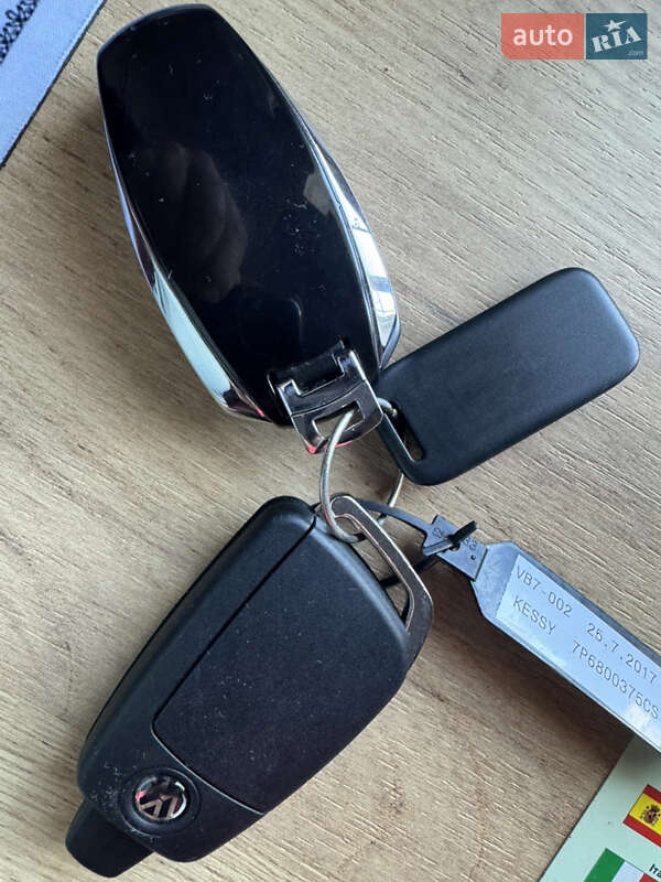 Позашляховик / Кросовер Volkswagen Touareg 2017 в Києві