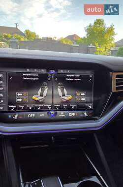 Внедорожник / Кроссовер Volkswagen Touareg 2021 в 
