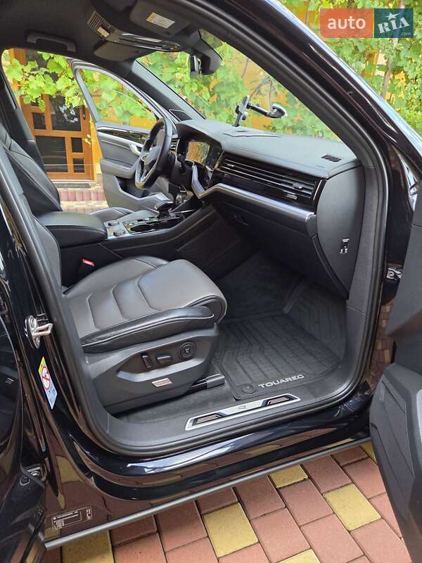 Внедорожник / Кроссовер Volkswagen Touareg 2021 в Иршаве