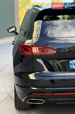 Внедорожник / Кроссовер Volkswagen Touareg 2023 в 