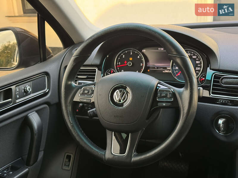 Внедорожник / Кроссовер Volkswagen Touareg 2014 в Мукачево