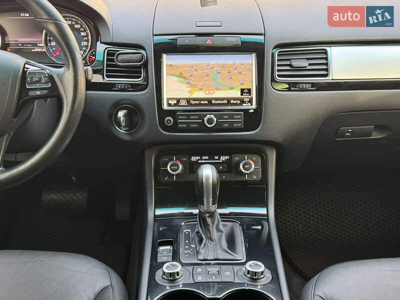 Внедорожник / Кроссовер Volkswagen Touareg 2014 в Мукачево