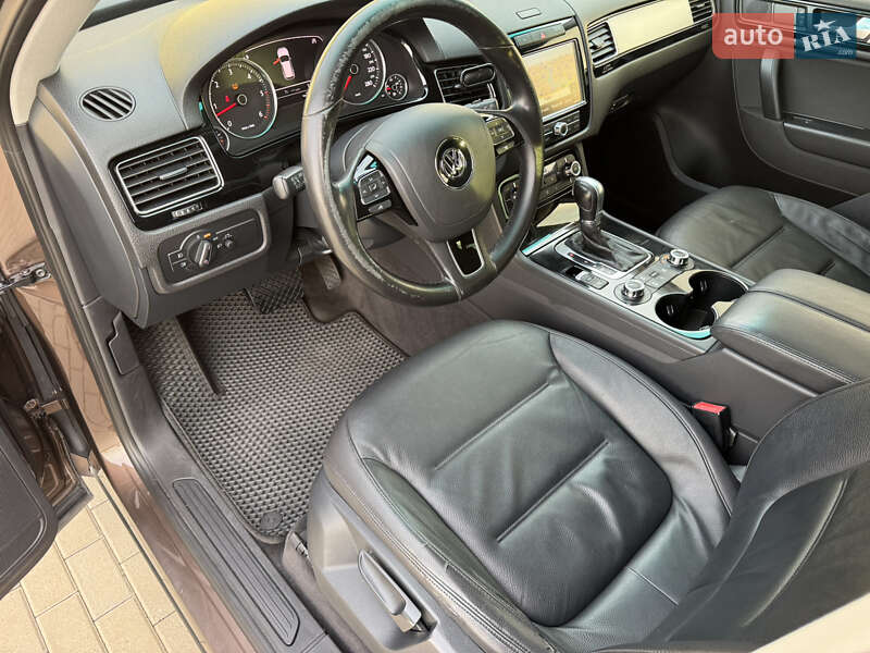 Внедорожник / Кроссовер Volkswagen Touareg 2014 в Мукачево