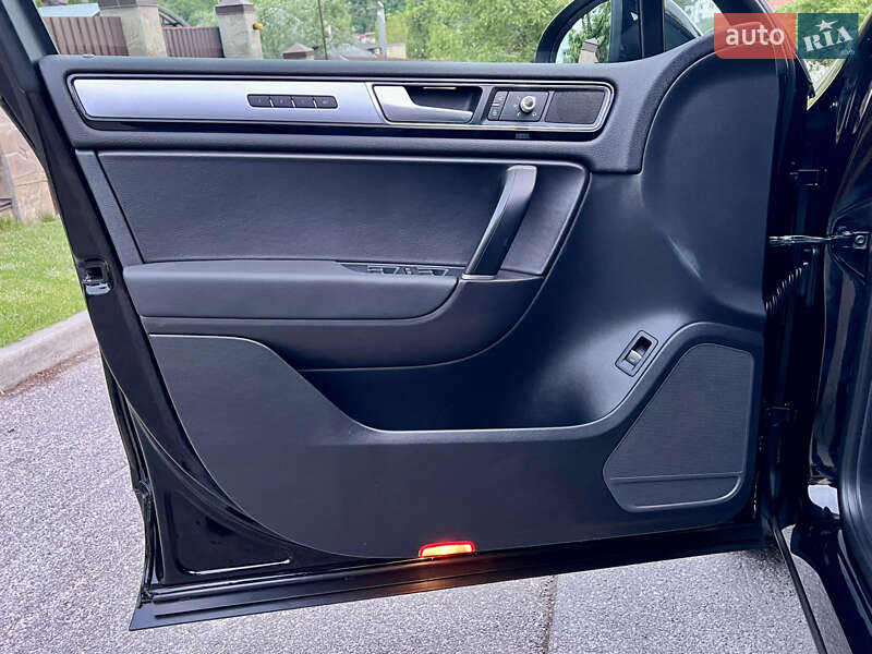 Позашляховик / Кросовер Volkswagen Touareg 2015 в Києві фото 30 Позашляховик / Кросовер Volkswagen Touareg 2015 в Києві