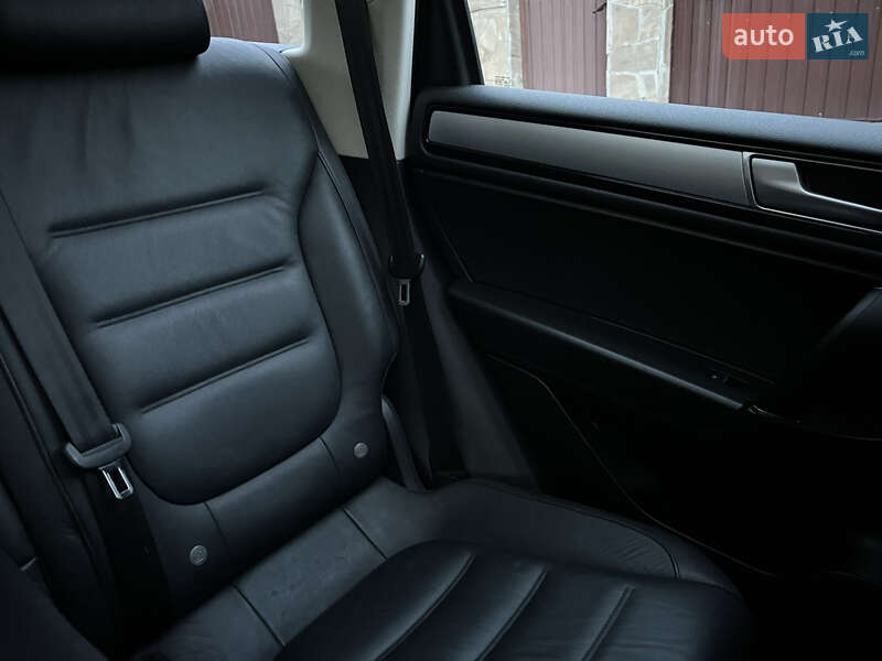 Позашляховик / Кросовер Volkswagen Touareg 2015 в Києві фото 57 Позашляховик / Кросовер Volkswagen Touareg 2015 в Києві