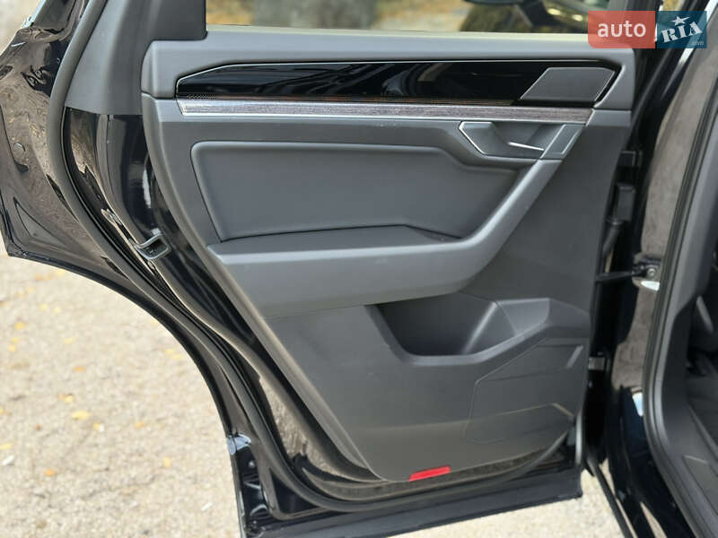 Позашляховик / Кросовер Volkswagen Touareg 2021 в Дніпрі фото 25 Позашляховик / Кросовер Volkswagen Touareg 2021 в Дніпрі