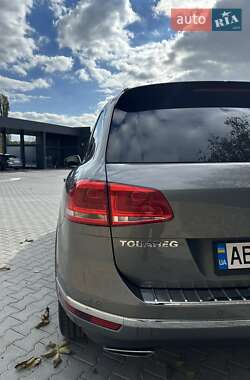 Внедорожник / Кроссовер Volkswagen Touareg 2015 в 
