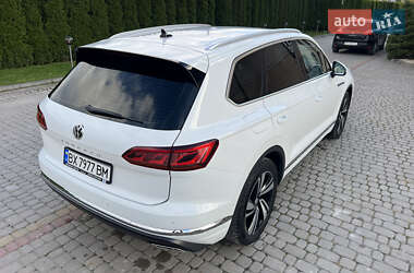 Внедорожник / Кроссовер Volkswagen Touareg 2019 в 