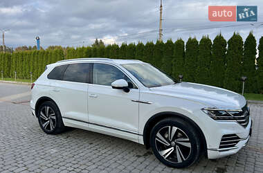 Внедорожник / Кроссовер Volkswagen Touareg 2019 в 
