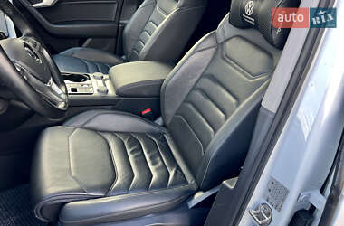Внедорожник / Кроссовер Volkswagen Touareg 2019 в 