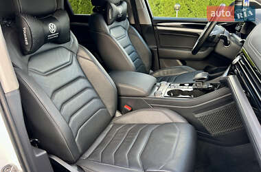 Внедорожник / Кроссовер Volkswagen Touareg 2019 в 