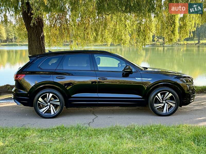 Позашляховик / Кросовер Volkswagen Touareg 2020 в Рівному