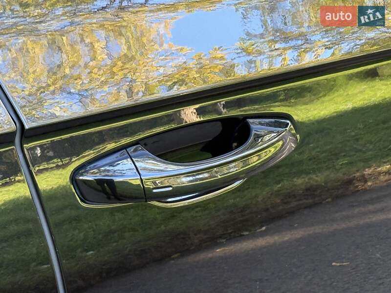 Позашляховик / Кросовер Volkswagen Touareg 2020 в Рівному