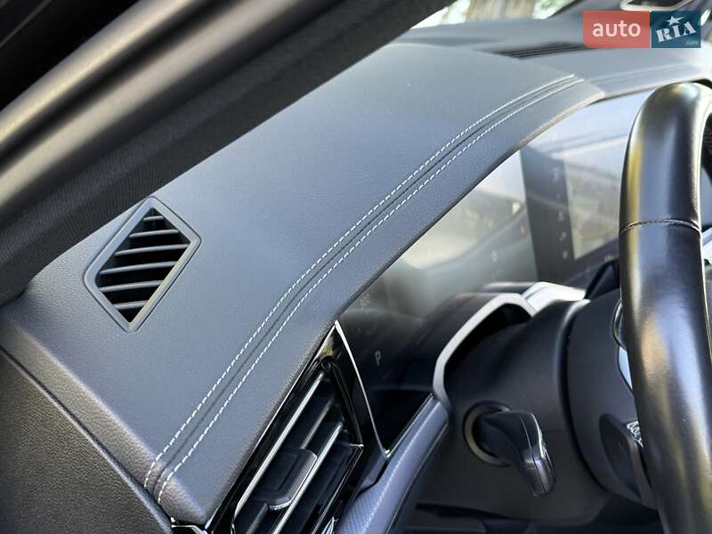 Позашляховик / Кросовер Volkswagen Touareg 2020 в Рівному