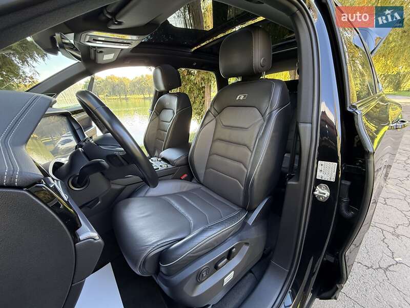 Позашляховик / Кросовер Volkswagen Touareg 2020 в Рівному