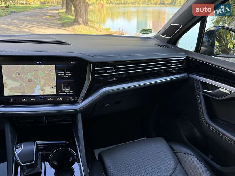 Позашляховик / Кросовер Volkswagen Touareg 2020 в Рівному