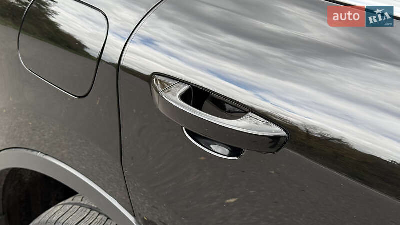 Внедорожник / Кроссовер Volkswagen Touareg 2012 в Звенигородке