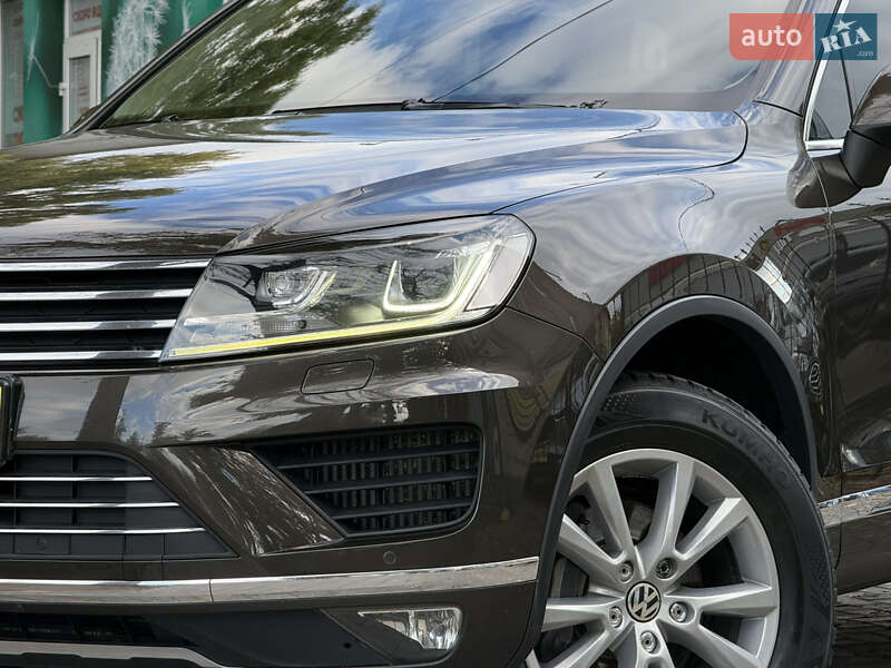Внедорожник / Кроссовер Volkswagen Touareg 2016 в Николаеве