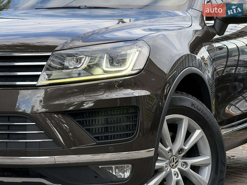 Внедорожник / Кроссовер Volkswagen Touareg 2016 в Николаеве