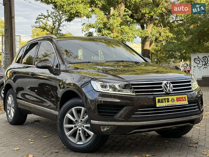 Внедорожник / Кроссовер Volkswagen Touareg 2016 в Николаеве