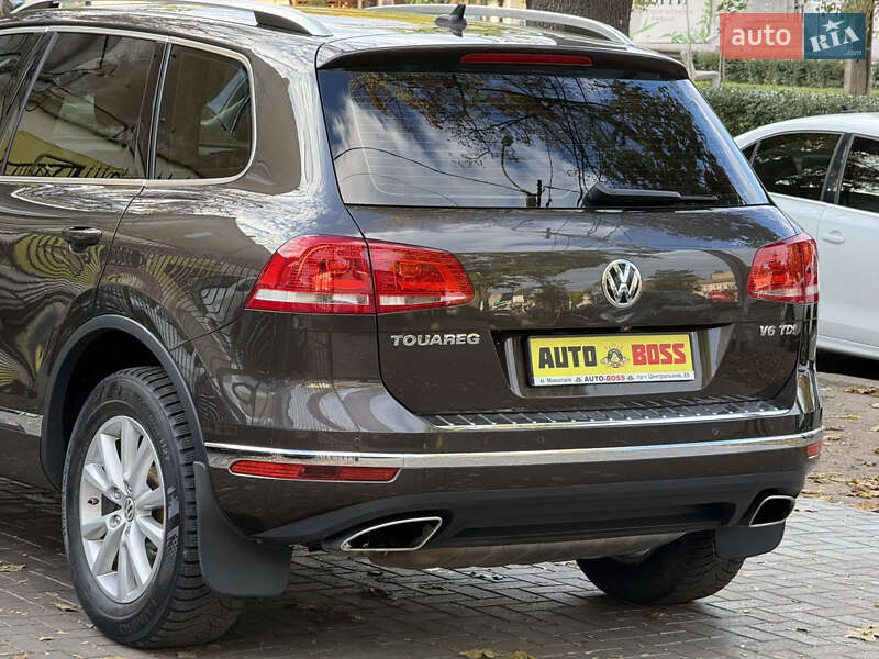 Внедорожник / Кроссовер Volkswagen Touareg 2016 в Николаеве