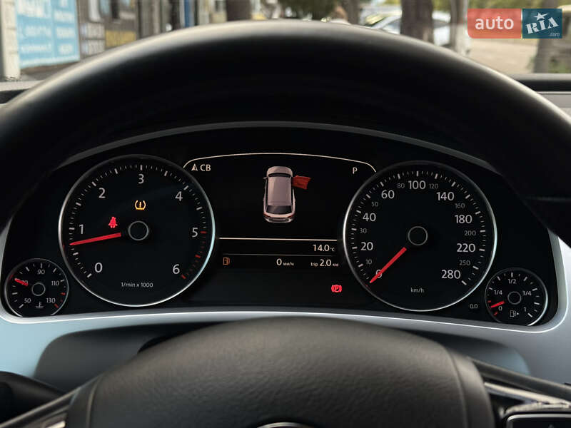 Внедорожник / Кроссовер Volkswagen Touareg 2016 в Николаеве