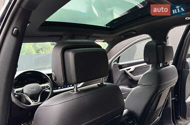 Внедорожник / Кроссовер Volkswagen Touareg 2022 в 