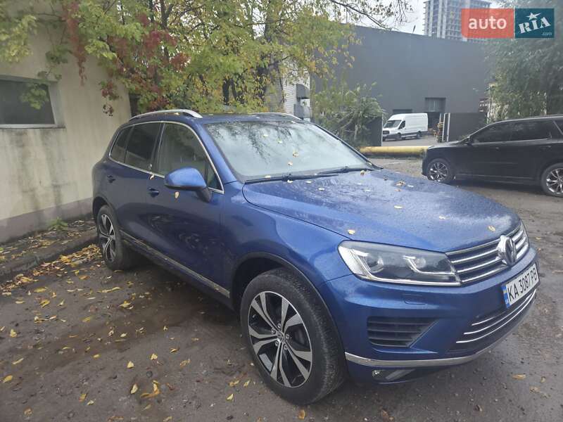 Внедорожник / Кроссовер Volkswagen Touareg 2016 в Киеве