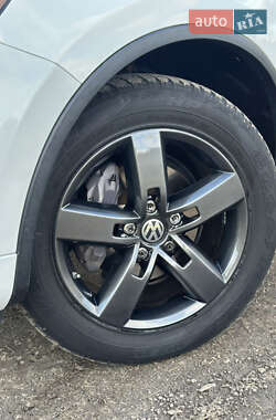 Внедорожник / Кроссовер Volkswagen Touareg 2013 в 
