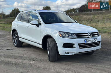Внедорожник / Кроссовер Volkswagen Touareg 2013 в 